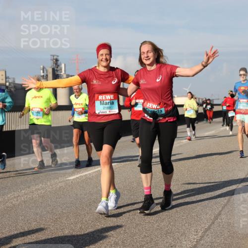 03.10.2025 - Köhlbrandbrückenlauf Lena Gebhardt http://msf.ph/oto/9079530 03.10.2025 10:03:29 Position 2 3520, 2169 meine-sportfotos.de