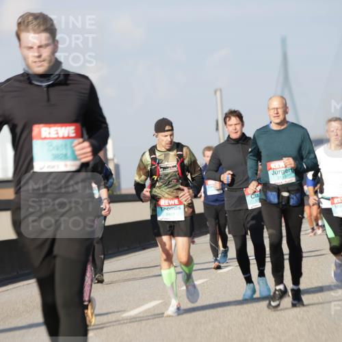 03.10.2025 - Köhlbrandbrückenlauf Jannik Wohlers http://msf.ph/oto/9079531 03.10.2025 10:01:31 Position 3 3828, 2413, 2113 meine-sportfotos.de