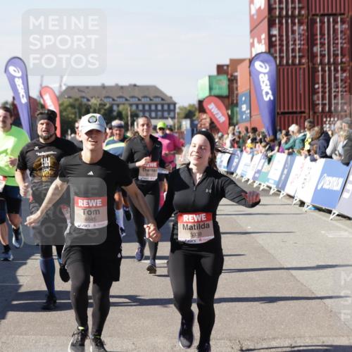 03.10.2025 - Köhlbrandbrückenlauf Jannik Wohlers http://msf.ph/oto/9079534 03.10.2025 13:17:43 Ziel 4012, 4410, 4645, 4679, 4829, 5168, 5339, 5685, 5731, 5732, 5906, 5909, 5917, 6331, 6388, 6485, 6704 meine-sportfotos.de