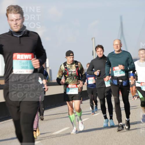 03.10.2025 - Köhlbrandbrückenlauf Jannik Wohlers http://msf.ph/oto/9079535 03.10.2025 10:01:31 Position 3 3828, 2413, 2113 meine-sportfotos.de