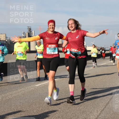 03.10.2025 - Köhlbrandbrückenlauf Lena Gebhardt http://msf.ph/oto/9079536 03.10.2025 10:03:29 Position 2 3520, 2169, 1709 meine-sportfotos.de