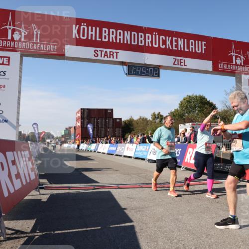 03.10.2025 - Köhlbrandbrückenlauf Lena Gebhardt http://msf.ph/oto/9079537 03.10.2025 13:45:02 Ziel 6527, 6528, 6542, 6546 meine-sportfotos.de