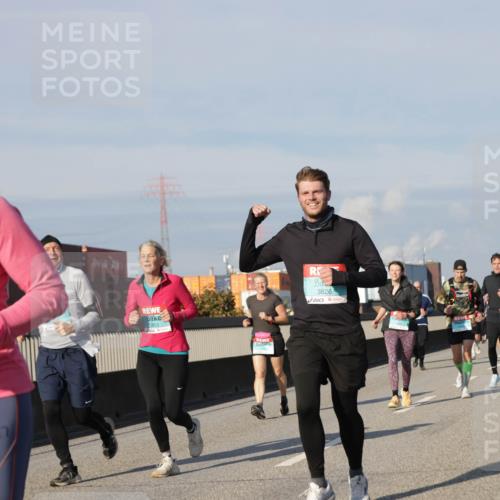03.10.2025 - Köhlbrandbrückenlauf Jannik Wohlers http://msf.ph/oto/9079550 03.10.2025 10:01:32 Position 3 2853, 3826 meine-sportfotos.de