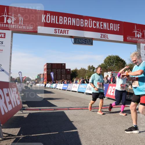 03.10.2025 - Köhlbrandbrückenlauf Lena Gebhardt http://msf.ph/oto/9079551 03.10.2025 13:45:02 Ziel 6527, 6528, 6542, 6546 meine-sportfotos.de