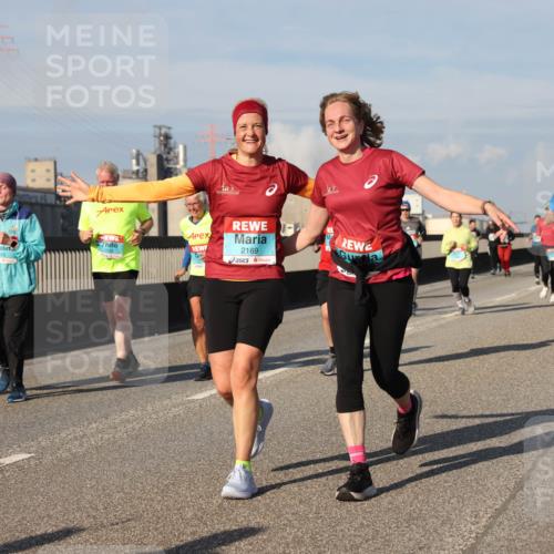 03.10.2025 - Köhlbrandbrückenlauf Lena Gebhardt http://msf.ph/oto/9079553 03.10.2025 10:03:29 Position 2 2169, 3519, 2739, 1709 meine-sportfotos.de