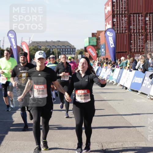 03.10.2025 - Köhlbrandbrückenlauf Jannik Wohlers http://msf.ph/oto/9079555 03.10.2025 13:17:43 Ziel 4012, 4410, 4645, 4679, 4829, 5168, 5339, 5685, 5731, 5732, 5906, 5909, 5917, 6331, 6388, 6485, 6704 meine-sportfotos.de