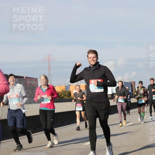 03.10.2025 - Köhlbrandbrückenlauf Jannik Wohlers http://msf.ph/oto/9079557 03.10.2025 10:01:32 Position 3 2544, 28511, 3826 meine-sportfotos.de