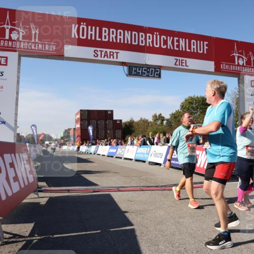 03.10.2025 - Köhlbrandbrückenlauf Lena Gebhardt http://msf.ph/oto/9079560 03.10.2025 13:45:03 Ziel 6527, 6528, 6542, 6546 meine-sportfotos.de