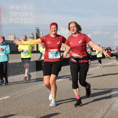 03.10.2025 - Köhlbrandbrückenlauf Lena Gebhardt http://msf.ph/oto/9079562 03.10.2025 10:03:29 Position 2 2169 meine-sportfotos.de