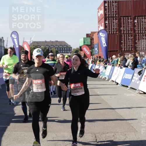 03.10.2025 - Köhlbrandbrückenlauf Jannik Wohlers http://msf.ph/oto/9079564 03.10.2025 13:17:43 Ziel 4012, 4410, 4645, 4679, 4829, 5168, 5339, 5685, 5731, 5732, 5906, 5909, 5917, 6331, 6388, 6485, 6704 meine-sportfotos.de
