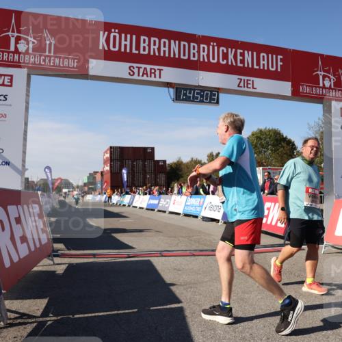 03.10.2025 - Köhlbrandbrückenlauf Lena Gebhardt http://msf.ph/oto/9079569 03.10.2025 13:45:03 Ziel 6527, 6528, 6542, 6546 meine-sportfotos.de
