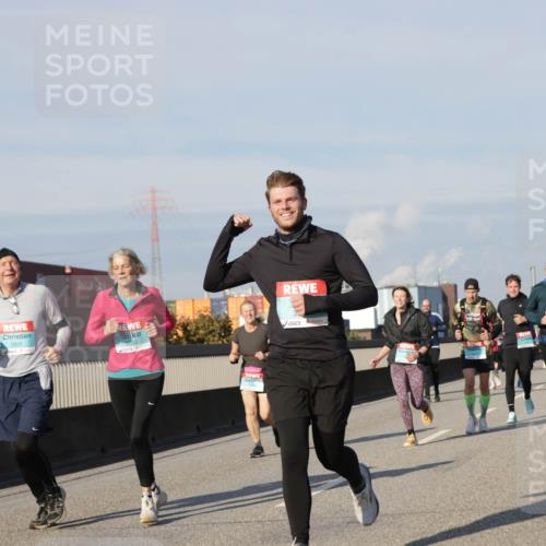 03.10.2025 - Köhlbrandbrückenlauf Jannik Wohlers http://msf.ph/oto/9079571 03.10.2025 10:01:32 Position 3  meine-sportfotos.de