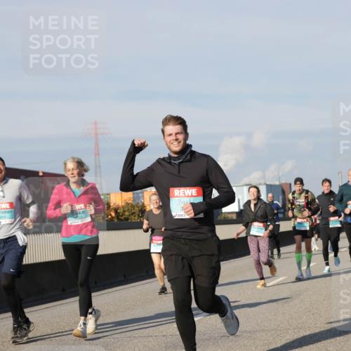 03.10.2025 - Köhlbrandbrückenlauf Jannik Wohlers http://msf.ph/oto/9079578 03.10.2025 10:01:33 Position 3  meine-sportfotos.de