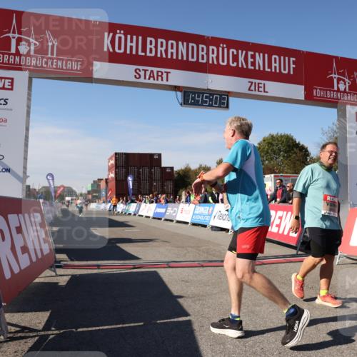 03.10.2025 - Köhlbrandbrückenlauf Lena Gebhardt http://msf.ph/oto/9079583 03.10.2025 13:45:04 Ziel 6527, 6528, 6542 meine-sportfotos.de