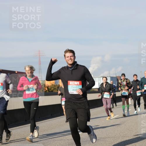 03.10.2025 - Köhlbrandbrückenlauf Jannik Wohlers http://msf.ph/oto/9079584 03.10.2025 10:01:33 Position 3 3826 meine-sportfotos.de
