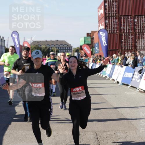 03.10.2025 - Köhlbrandbrückenlauf Jannik Wohlers http://msf.ph/oto/9079585 03.10.2025 13:17:43 Ziel 4012, 4410, 4645, 4679, 4829, 5168, 5339, 5685, 5731, 5732, 5906, 5909, 5917, 6331, 6388, 6485, 6704 meine-sportfotos.de