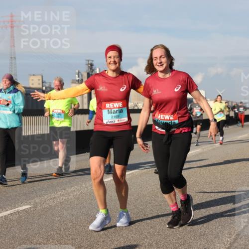 03.10.2025 - Köhlbrandbrückenlauf Lena Gebhardt http://msf.ph/oto/9079586 03.10.2025 10:03:29 Position 2 3519, 2169 meine-sportfotos.de