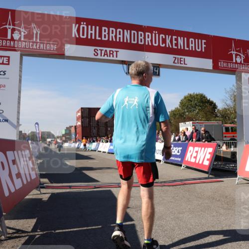 03.10.2025 - Köhlbrandbrückenlauf Lena Gebhardt http://msf.ph/oto/9079593 03.10.2025 13:45:05 Ziel 6527, 6528 meine-sportfotos.de