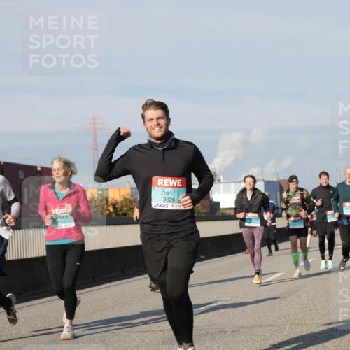 03.10.2025 - Köhlbrandbrückenlauf Jannik Wohlers http://msf.ph/oto/9079596 03.10.2025 10:01:33 Position 3 2853, 3826 meine-sportfotos.de