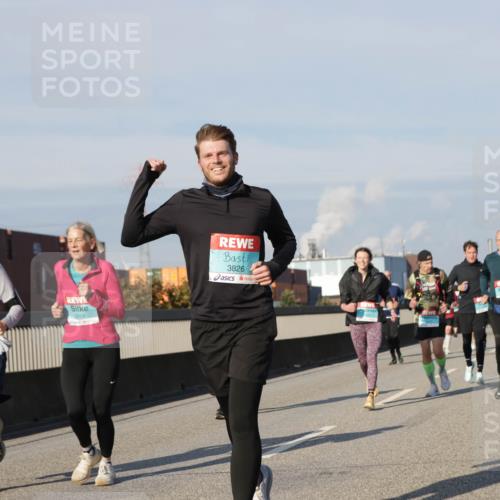 03.10.2025 - Köhlbrandbrückenlauf Jannik Wohlers http://msf.ph/oto/9079600 03.10.2025 10:01:33 Position 3 2851, 3826 meine-sportfotos.de