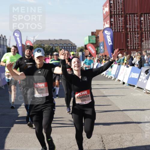 03.10.2025 - Köhlbrandbrückenlauf Jannik Wohlers http://msf.ph/oto/9079601 03.10.2025 13:17:43 Ziel 4012, 4410, 4645, 4679, 4829, 5168, 5339, 5685, 5731, 5732, 5906, 5909, 5917, 6331, 6388, 6485, 6704 meine-sportfotos.de