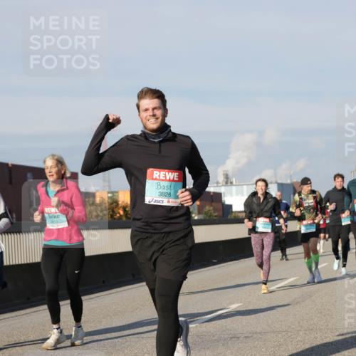 03.10.2025 - Köhlbrandbrückenlauf Jannik Wohlers http://msf.ph/oto/9079602 03.10.2025 10:01:33 Position 3 2851, 3826 meine-sportfotos.de
