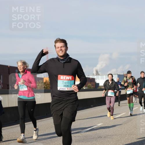 03.10.2025 - Köhlbrandbrückenlauf Jannik Wohlers http://msf.ph/oto/9079611 03.10.2025 10:01:33 Position 3 3826 meine-sportfotos.de
