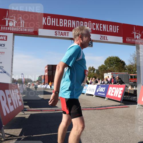 03.10.2025 - Köhlbrandbrückenlauf Lena Gebhardt http://msf.ph/oto/9079612 03.10.2025 13:45:05 Ziel 6527, 6528 meine-sportfotos.de