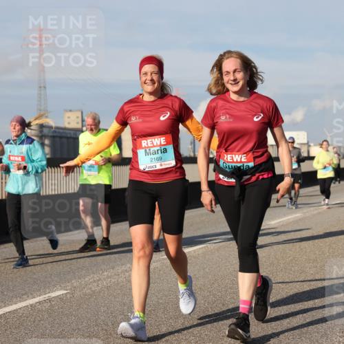03.10.2025 - Köhlbrandbrückenlauf Lena Gebhardt http://msf.ph/oto/9079615 03.10.2025 10:03:29 Position 2 2169 meine-sportfotos.de