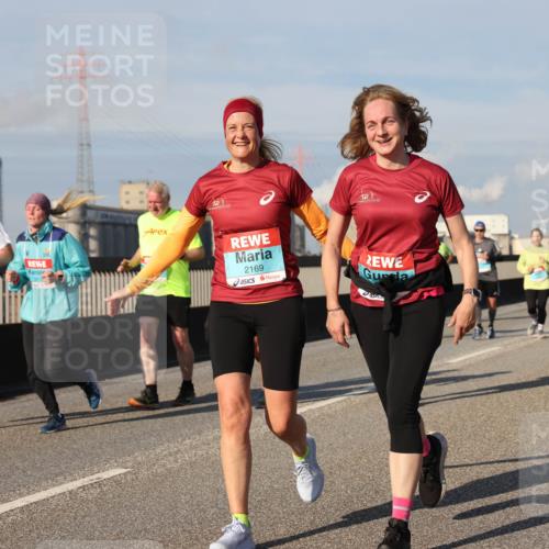 03.10.2025 - Köhlbrandbrückenlauf Lena Gebhardt http://msf.ph/oto/9079619 03.10.2025 10:03:29 Position 2 2169 meine-sportfotos.de