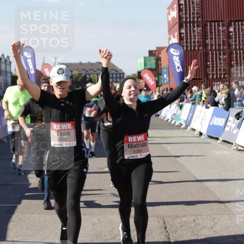 03.10.2025 - Köhlbrandbrückenlauf Jannik Wohlers http://msf.ph/oto/9079621 03.10.2025 13:17:43 Ziel 4012, 4410, 4645, 4679, 4829, 5168, 5339, 5685, 5731, 5732, 5906, 5909, 5917, 6331, 6388, 6485, 6704 meine-sportfotos.de
