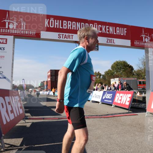 03.10.2025 - Köhlbrandbrückenlauf Lena Gebhardt http://msf.ph/oto/9079623 03.10.2025 13:45:05 Ziel 6527, 6528 meine-sportfotos.de