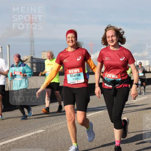 03.10.2025 - Köhlbrandbrückenlauf Lena Gebhardt http://msf.ph/oto/9079626 03.10.2025 10:03:29 Position 2 2169 meine-sportfotos.de