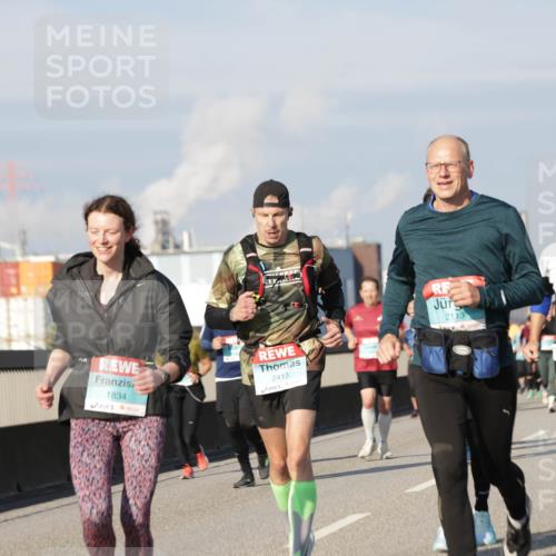 03.10.2025 - Köhlbrandbrückenlauf Jannik Wohlers http://msf.ph/oto/9079630 03.10.2025 10:01:34 Position 3 1834, 2413, 2113, 2404 meine-sportfotos.de