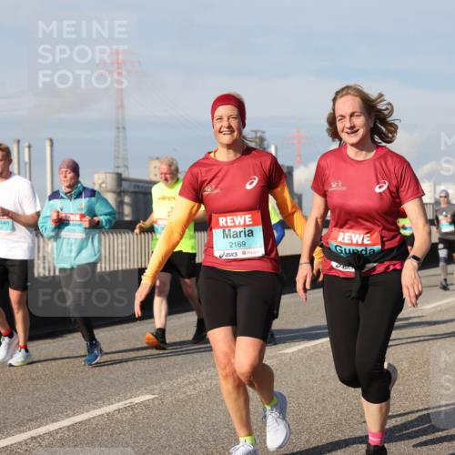03.10.2025 - Köhlbrandbrückenlauf Lena Gebhardt http://msf.ph/oto/9079635 03.10.2025 10:03:29 Position 2 2169 meine-sportfotos.de