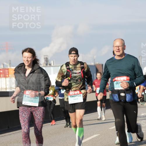 03.10.2025 - Köhlbrandbrückenlauf Jannik Wohlers http://msf.ph/oto/9079636 03.10.2025 10:01:34 Position 3 2413, 1834, 2404 meine-sportfotos.de