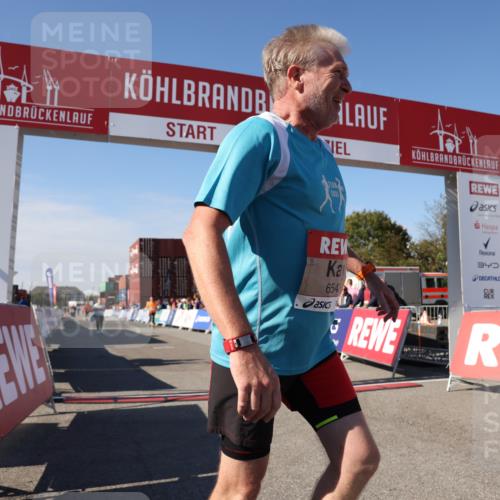 03.10.2025 - Köhlbrandbrückenlauf Lena Gebhardt http://msf.ph/oto/9079644 03.10.2025 13:45:06 Ziel 5015, 6527, 6528 meine-sportfotos.de