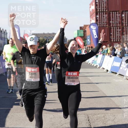 03.10.2025 - Köhlbrandbrückenlauf Jannik Wohlers http://msf.ph/oto/9079649 03.10.2025 13:17:43 Ziel 4012, 4410, 4645, 4679, 4829, 5168, 5339, 5685, 5731, 5732, 5906, 5909, 5917, 6331, 6388, 6485, 6704 meine-sportfotos.de