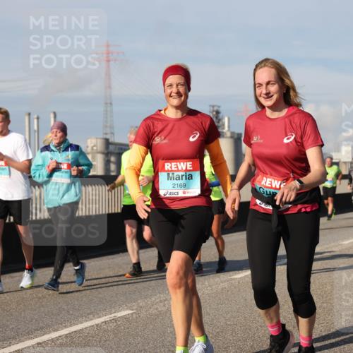 03.10.2025 - Köhlbrandbrückenlauf Lena Gebhardt http://msf.ph/oto/9079654 03.10.2025 10:03:29 Position 2 3519, 2169 meine-sportfotos.de
