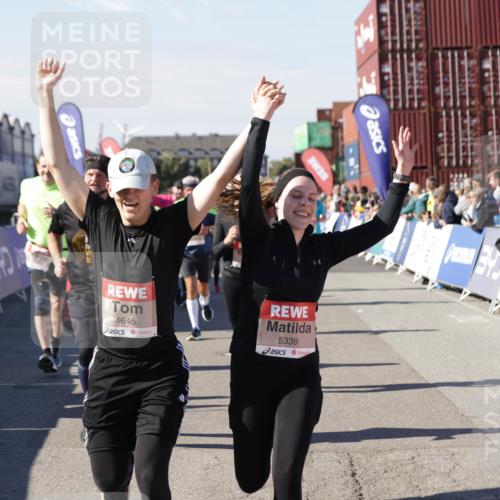 03.10.2025 - Köhlbrandbrückenlauf Jannik Wohlers http://msf.ph/oto/9079662 03.10.2025 13:17:43 Ziel 4012, 4410, 4645, 4679, 4829, 5168, 5339, 5685, 5731, 5732, 5906, 5909, 5917, 6331, 6388, 6485, 6704 meine-sportfotos.de