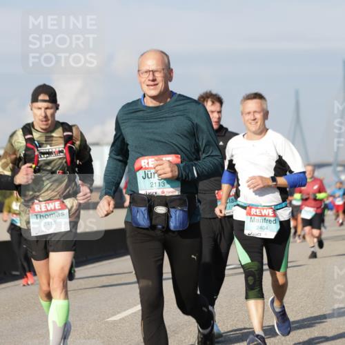 03.10.2025 - Köhlbrandbrückenlauf Jannik Wohlers http://msf.ph/oto/9079664 03.10.2025 10:01:35 Position 3 2413, 2113, 2404 meine-sportfotos.de