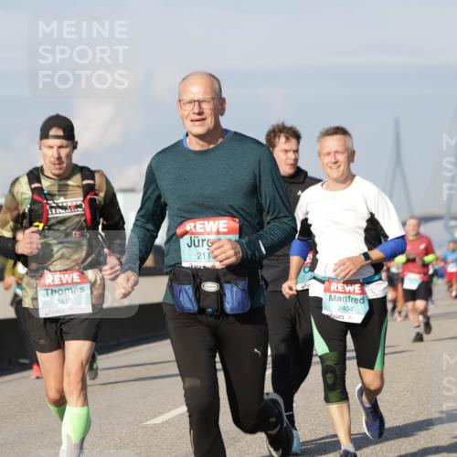 03.10.2025 - Köhlbrandbrückenlauf Jannik Wohlers http://msf.ph/oto/9079670 03.10.2025 10:01:35 Position 3 2413, 211, 2404, 22 meine-sportfotos.de