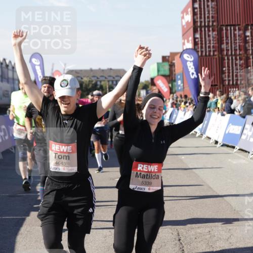 03.10.2025 - Köhlbrandbrückenlauf Jannik Wohlers http://msf.ph/oto/9079675 03.10.2025 13:17:44 Ziel 4410, 4645, 4679, 4829, 5168, 5339, 5685, 5731, 5732, 5906, 5909, 5917, 6331, 6388, 6485, 6704 meine-sportfotos.de