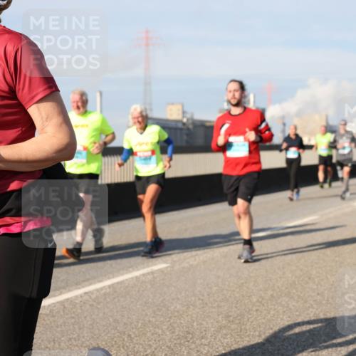 03.10.2025 - Köhlbrandbrückenlauf Lena Gebhardt http://msf.ph/oto/9079679 03.10.2025 10:03:30 Position 2  meine-sportfotos.de