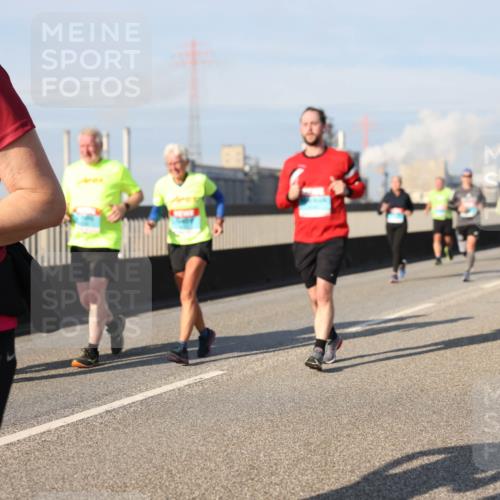 03.10.2025 - Köhlbrandbrückenlauf Lena Gebhardt http://msf.ph/oto/9079689 03.10.2025 10:03:31 Position 2  meine-sportfotos.de