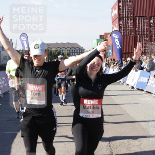 03.10.2025 - Köhlbrandbrückenlauf Jannik Wohlers http://msf.ph/oto/9079691 03.10.2025 13:17:44 Ziel 4410, 4645, 4679, 4829, 5168, 5339, 5685, 5731, 5732, 5906, 5909, 5917, 6331, 6388, 6485, 6704 meine-sportfotos.de