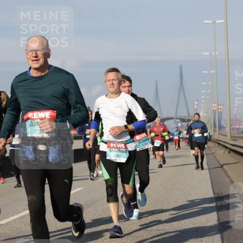 03.10.2025 - Köhlbrandbrückenlauf Jannik Wohlers http://msf.ph/oto/9079694 03.10.2025 10:01:36 Position 3 2413, 2115, 2404, 1760 meine-sportfotos.de