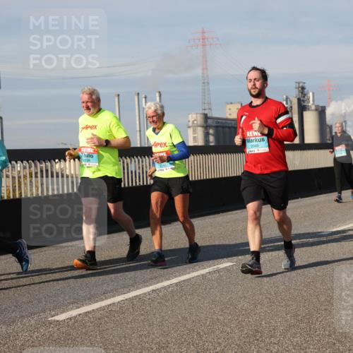 03.10.2025 - Köhlbrandbrückenlauf Lena Gebhardt http://msf.ph/oto/9079696 03.10.2025 10:03:31 Position 2 2739, 2742, 2049 meine-sportfotos.de