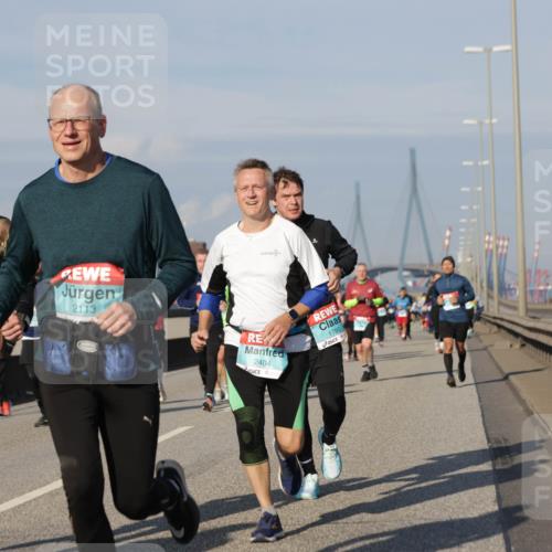 03.10.2025 - Köhlbrandbrückenlauf Jannik Wohlers http://msf.ph/oto/9079700 03.10.2025 10:01:36 Position 3 2413, 2113, 2404, 1760 meine-sportfotos.de