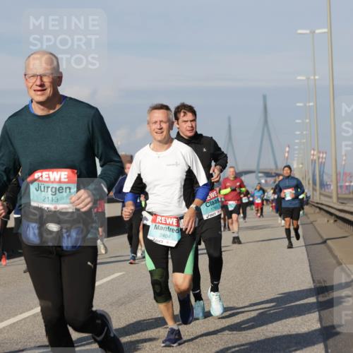 03.10.2025 - Köhlbrandbrückenlauf Jannik Wohlers http://msf.ph/oto/9079706 03.10.2025 10:01:36 Position 3 2413, 2113, 2404, 1760 meine-sportfotos.de